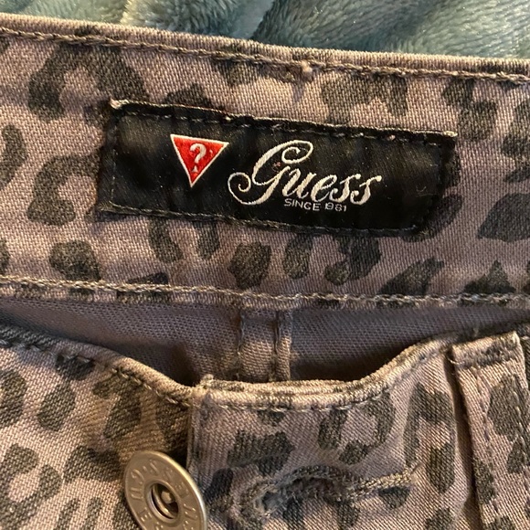 GUESS cheetah shorts size 27 - Picture 3 of 4